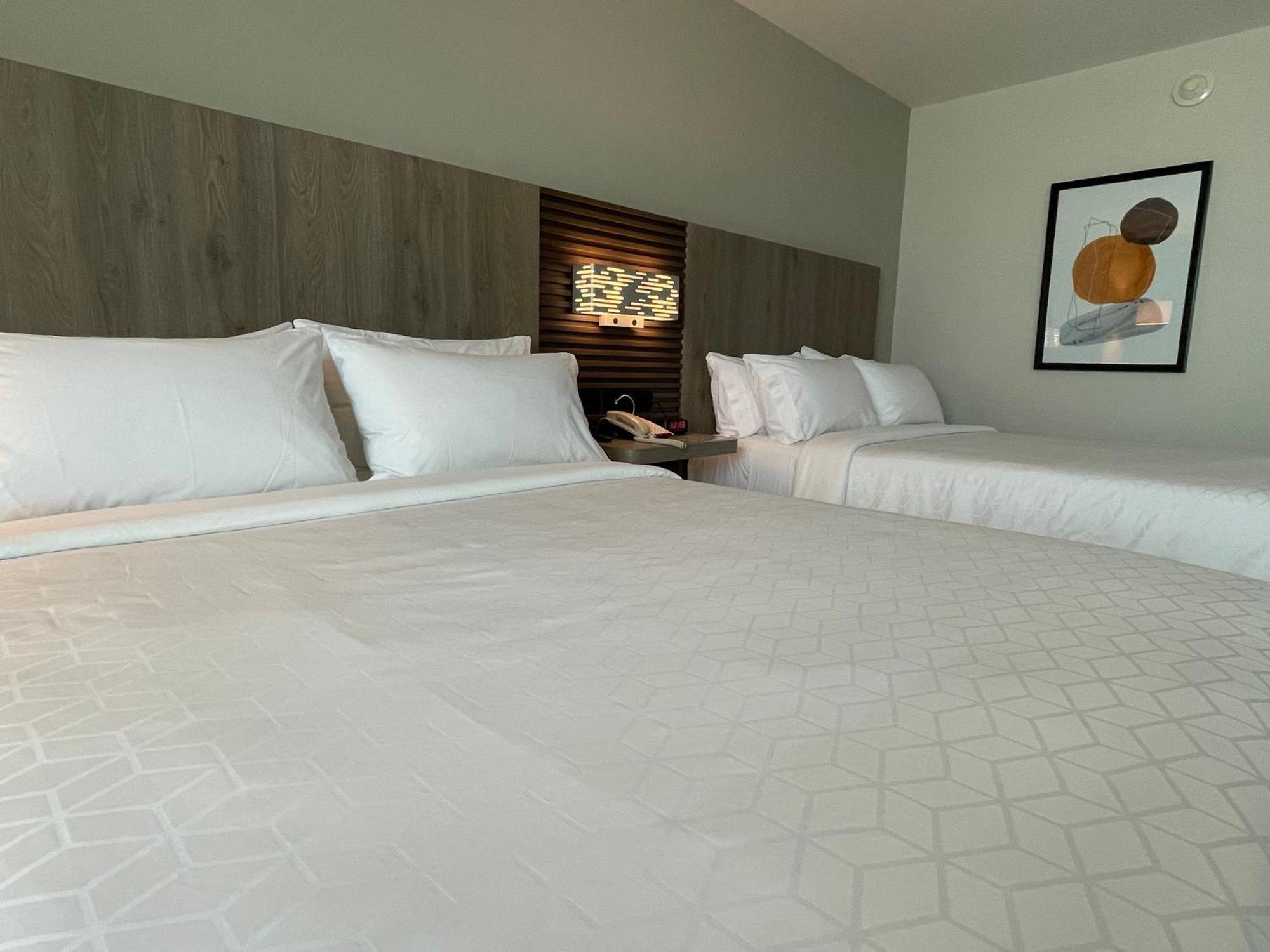 Holiday Inn Express Merida By Ihg Exterior photo