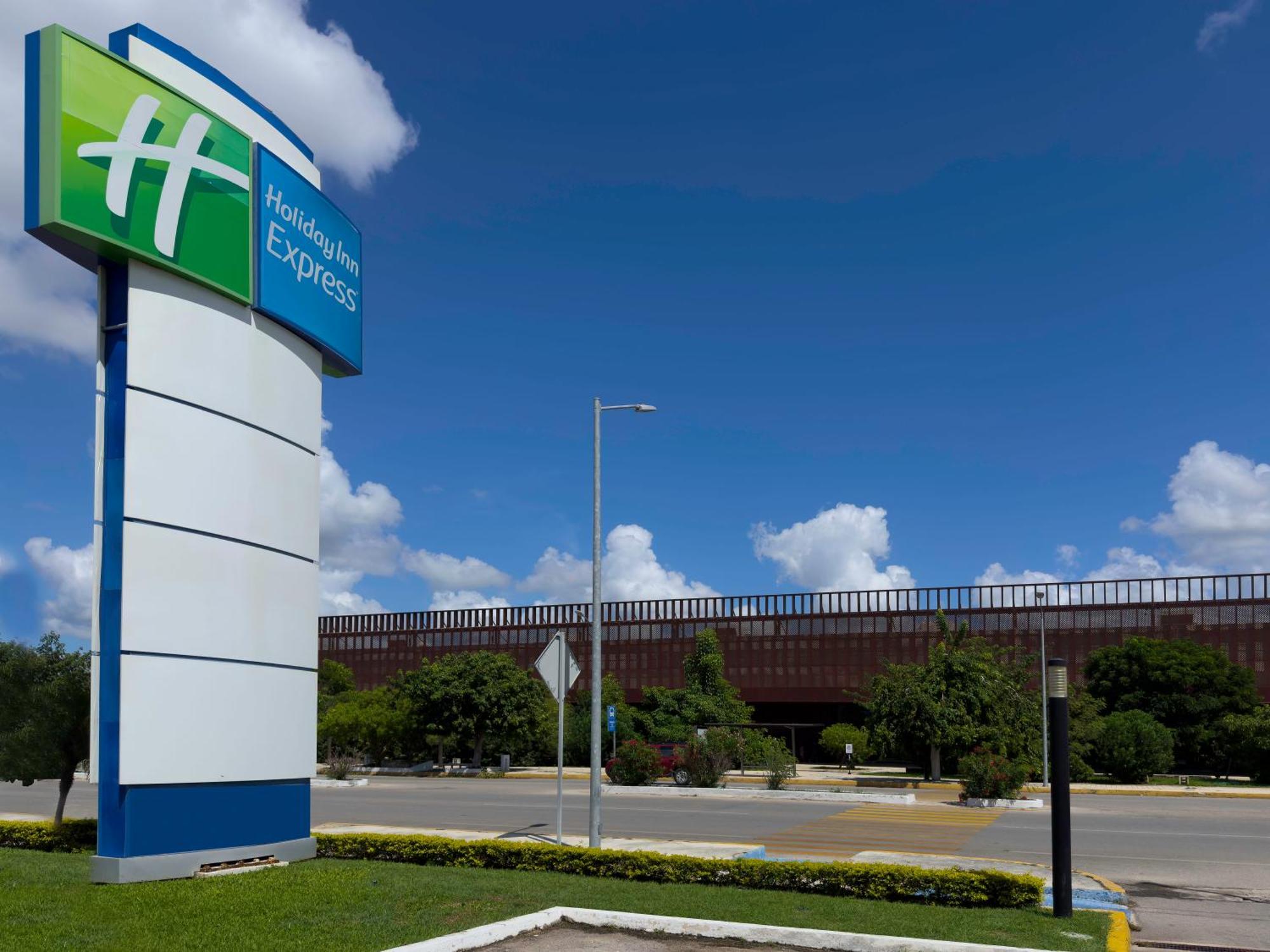 Holiday Inn Express Merida By Ihg Exterior photo